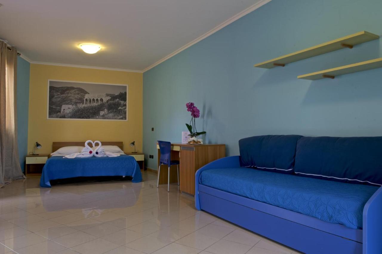 Hotel Ristorante Al Canto Delle Sirene 泰拉奇纳 外观 照片