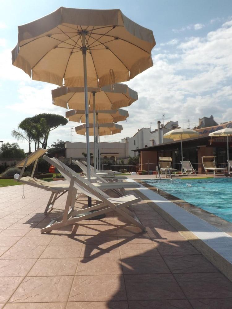 Hotel Ristorante Al Canto Delle Sirene 泰拉奇纳 外观 照片