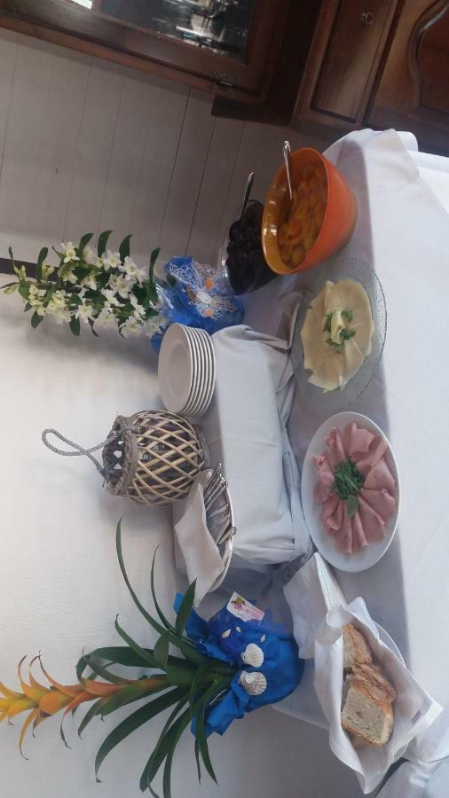 Hotel Ristorante Al Canto Delle Sirene 泰拉奇纳 外观 照片